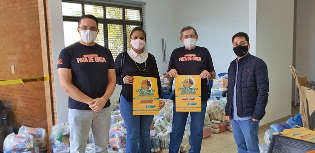Bike Clube Pata de Onça doa cestas básicas para 'Quarentena Solidária'