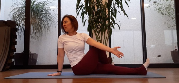 Flexibilidade e alongamento é tema de live de yoga 