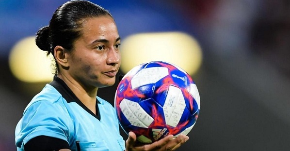 Árbitra brasileira tem trajetória profissional destacada pela Fifa