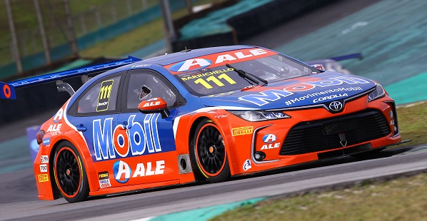 Barrichello ganha 18 posições e termina Corrida do Milhão em 4º