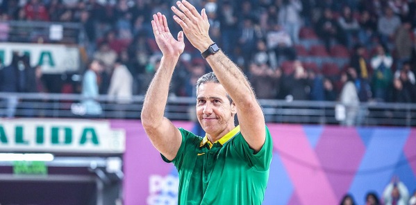Técnico da seleção de basquete feminino é contratado por time angolano