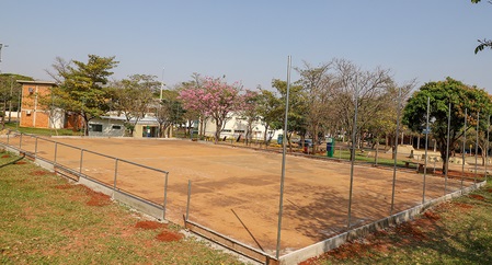 Prefeitura de Nova Andradina reforma quadra da praça Francisco Frutuoso
