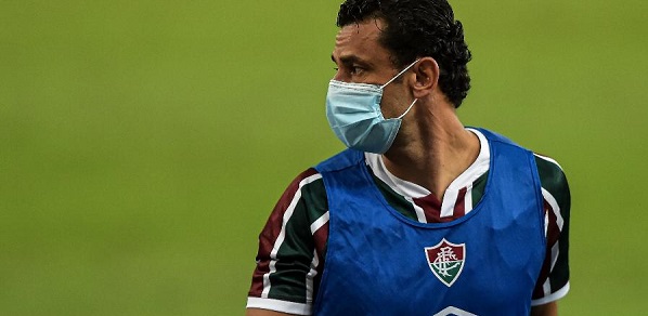 Atacante Fred, do Fluminense, testa positivo para a Covid-19