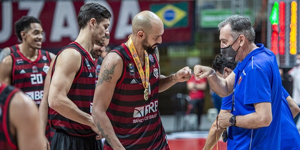 Flamengo vence o Carioca de basquete antes de final da Champions