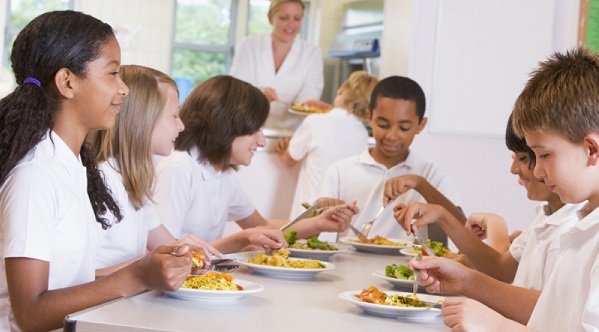 Ciclo de Capacitação discute sobre nutrição esportiva na escola
