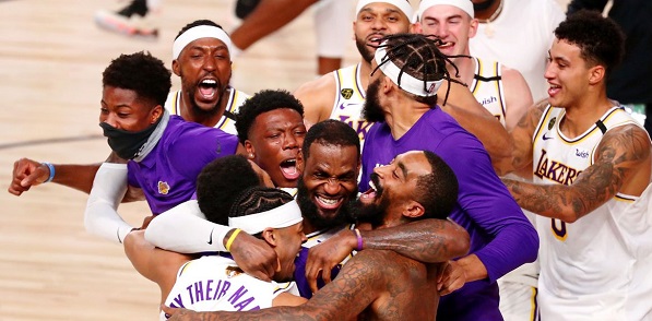 Los Angeles Lakers vence Miami Heat e conquista título da NBA