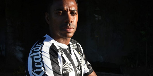 Santos suspende contrato com atacante Robinho