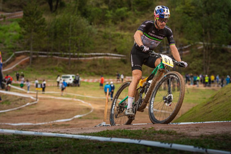 Avancini e Raiza Goulão conquistam título do Brasileiro de MTB