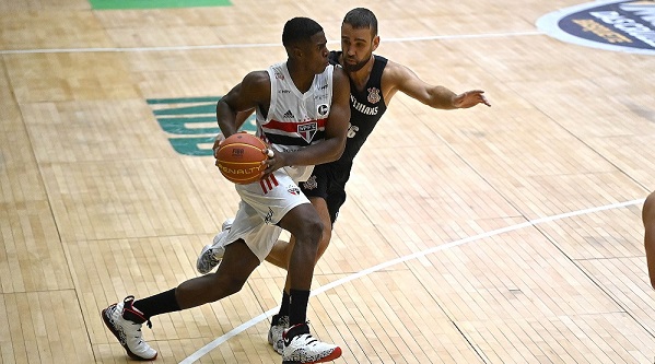 Em clássico, São Paulo vence Corinthians na estreia do NBB