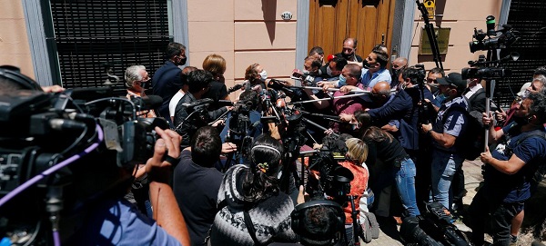 Após ser acusado, médico de Maradona se apresenta a procuradores