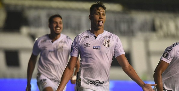 Santos goleia Grêmio na Vila Belmiro e avança à semi da Liberta