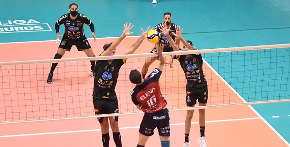 Vôlei Renata e EMS Taubaté Funvic vencem na Superliga