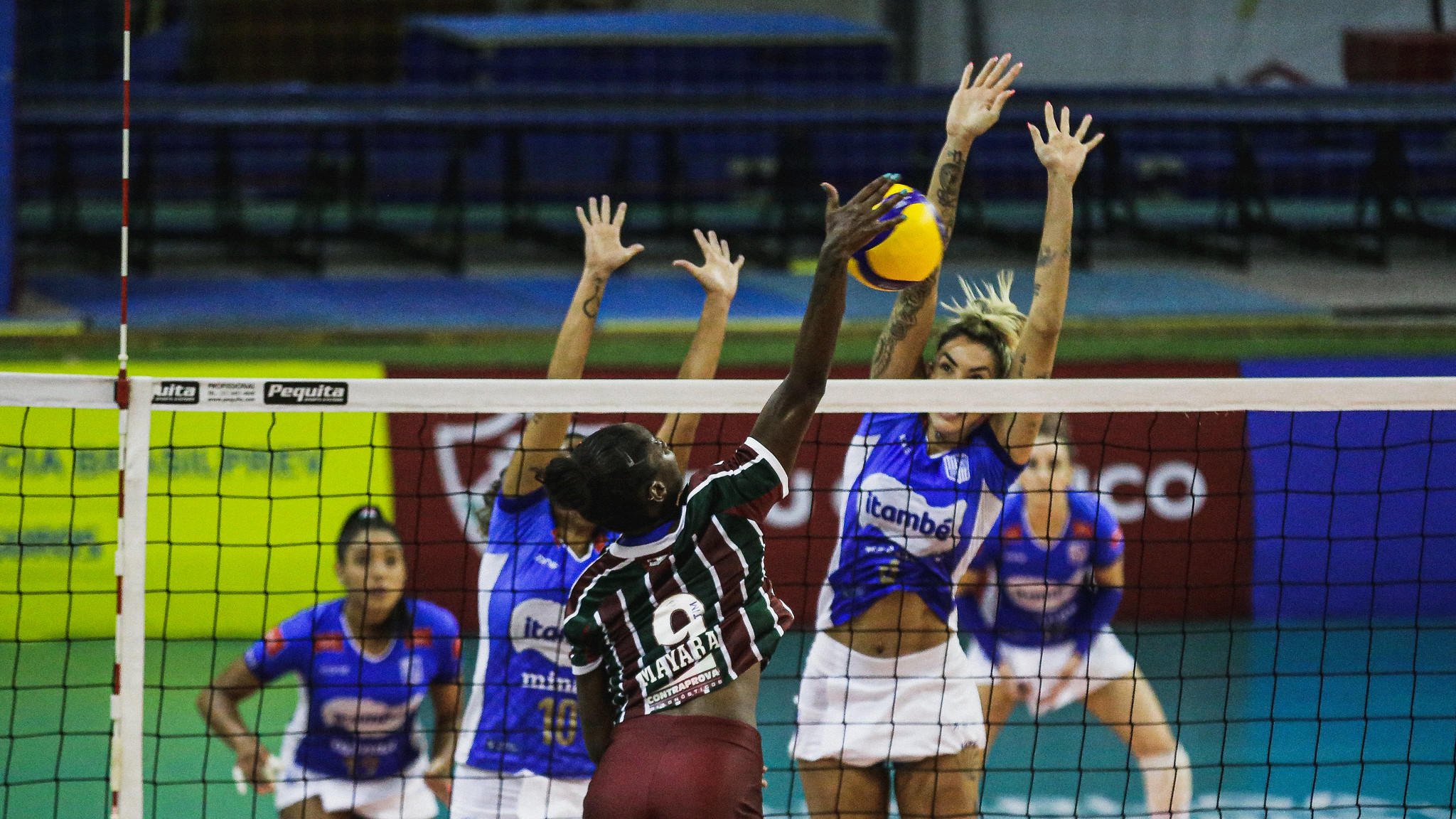 Itambé/Minas vence Fluminense em sets diretos