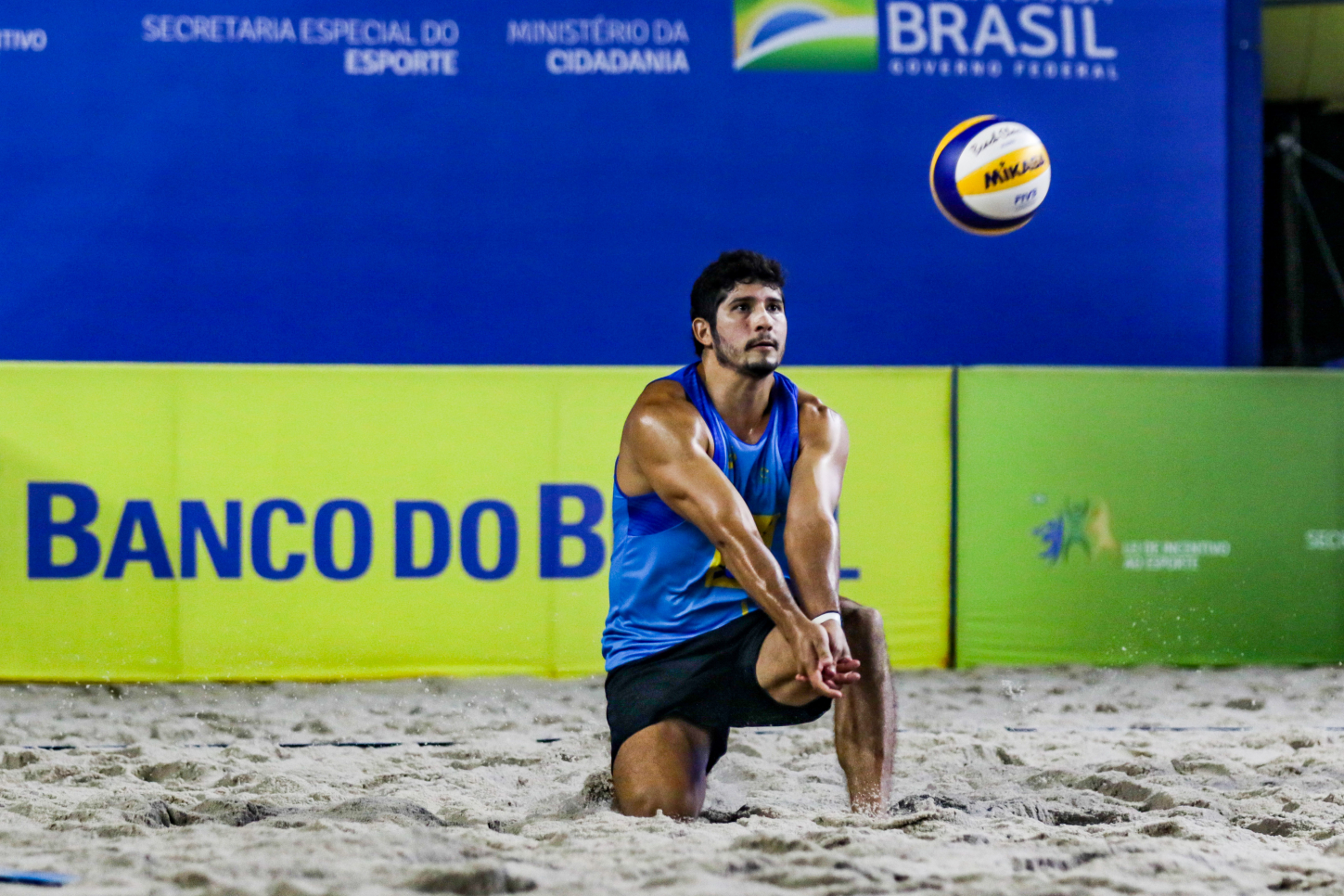 Atleta e veterinário, Fábio Bastos divide o coração entre o vôlei e os animais