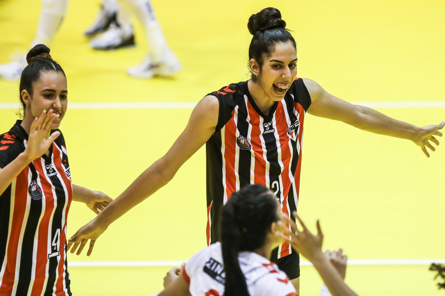 Dentil/Praia Clube e São Paulo/Barueri fazem jogo decisivo no playoff