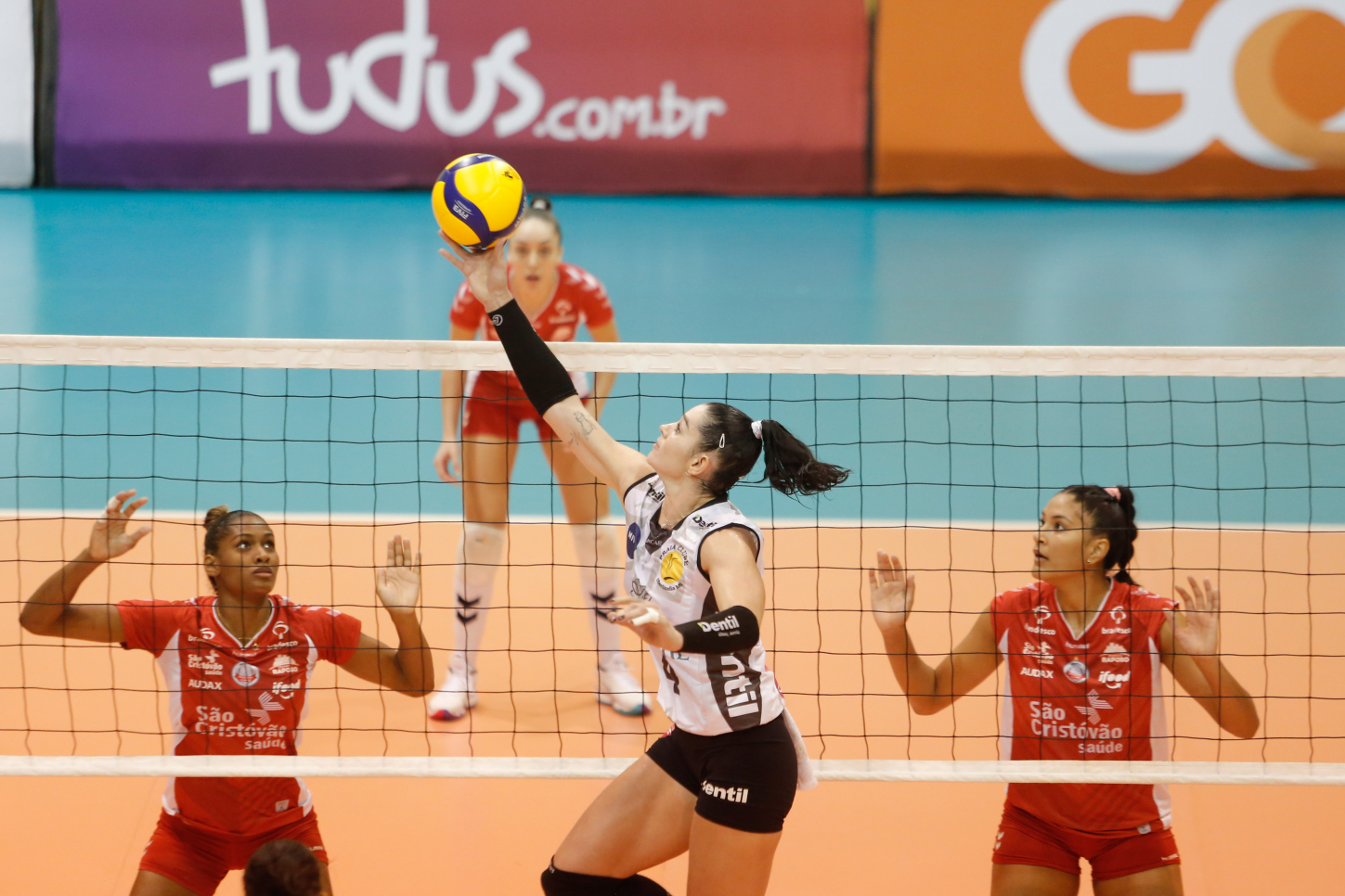 Superliga feminina: Confronto que abre semifinal promete equilíbrio