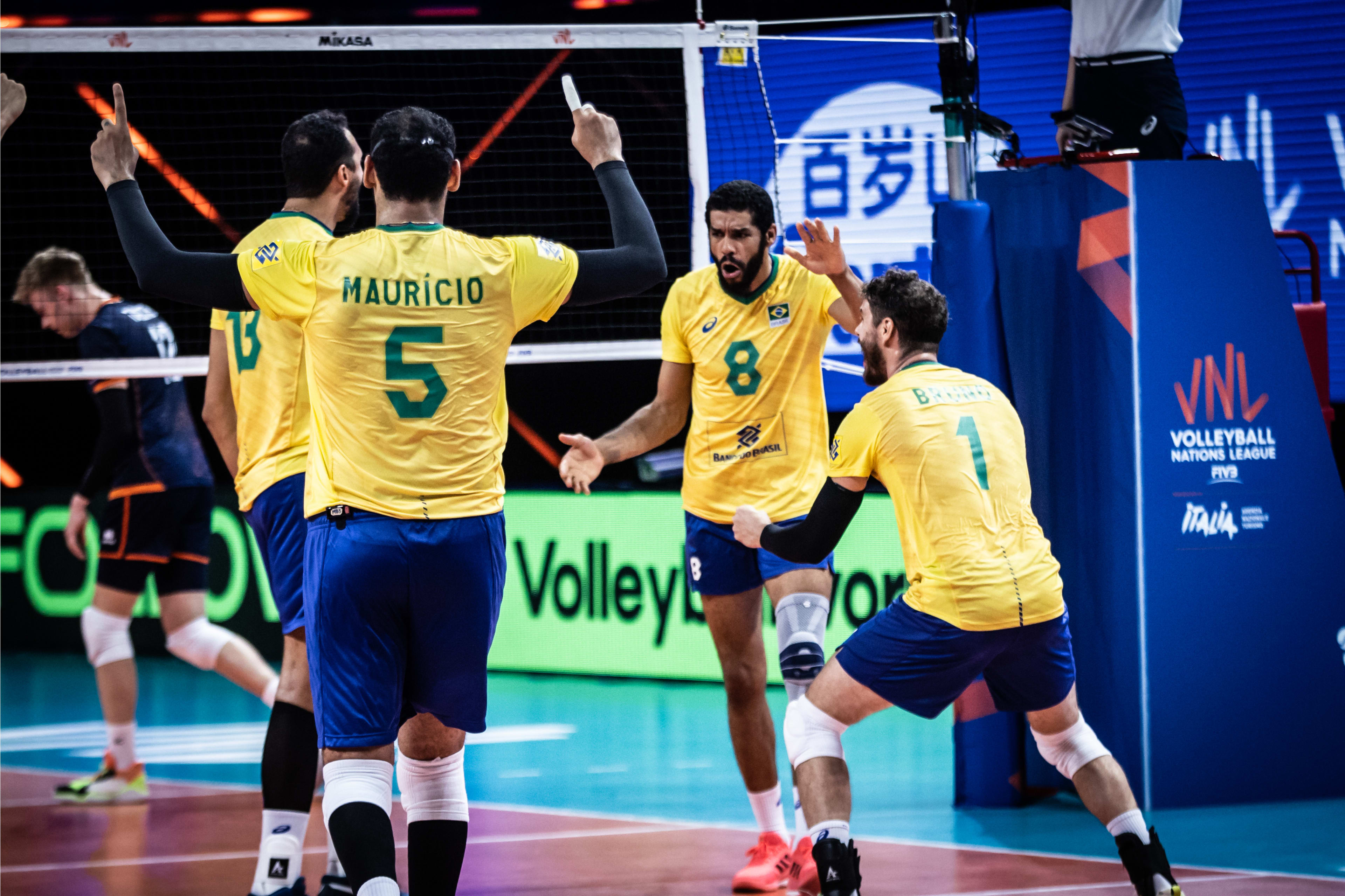 Brasil faz primeiro jogo da quarta rodada contra Eslovênia