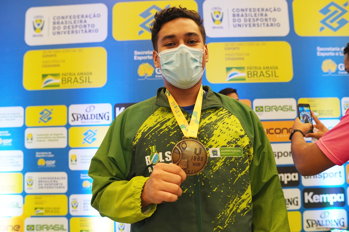 JUBs Brasília: Erick Taira domina no karatê e leva a medalha dourada