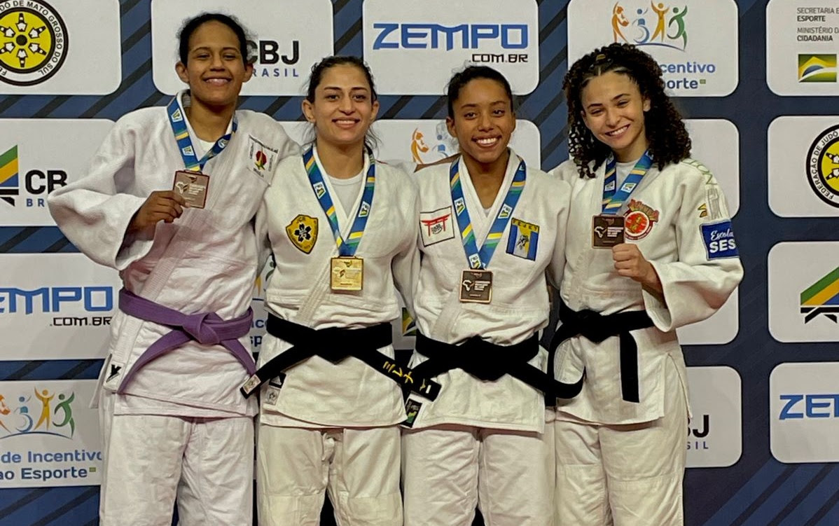Judocas da Escola Sesi faturam oito medalhas no brasileiro regional