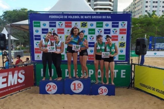 Alunos do Sesi sobem ao pódio na 1ª estadual de vôlei de praia