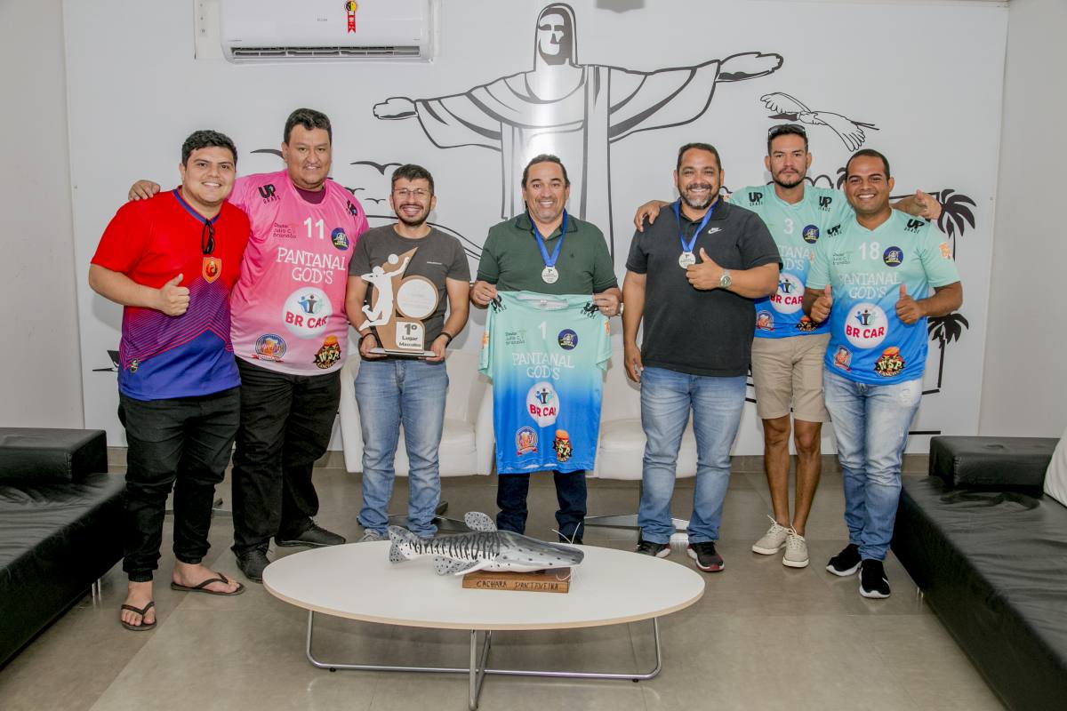 Prefeito de Dourados recebe atletas da equipe ‘Pantanal God’s’