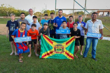 Atletas dos Jogos Escolares da Juventude participam de plantio de árvores