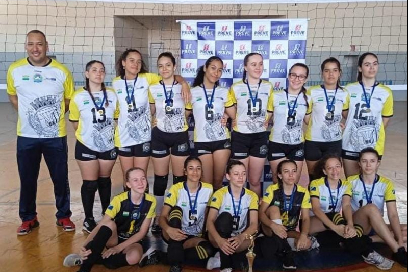Atletas de Voleibol representam Chapadão do Sul em torneio