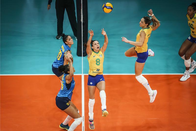 Seleção feminina conta com velocidade de Carol Gattaz e Macris