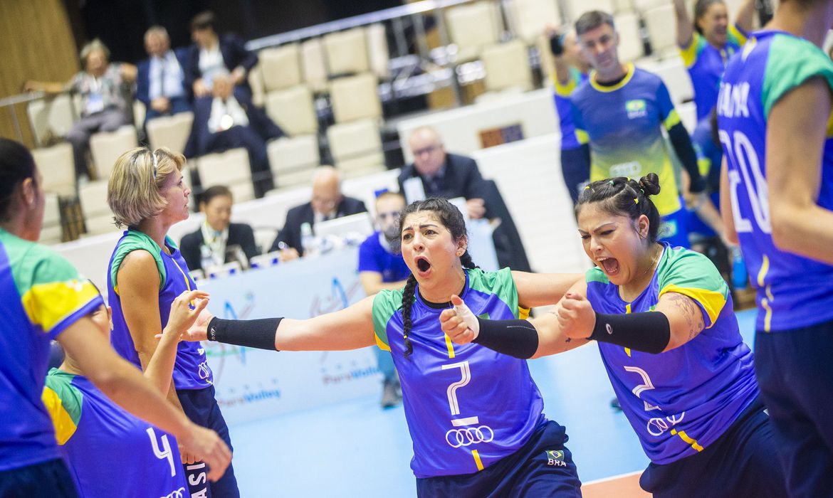 Seleção feminina conquista título mundial inédito no vôlei sentado