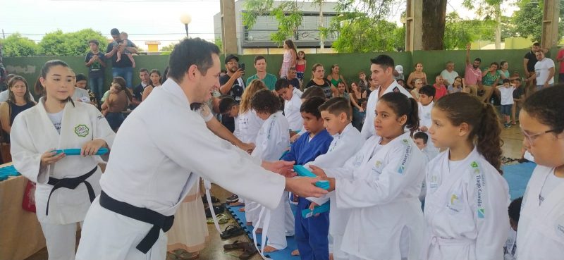 Medalhista olímpico Tiago Camilo participa de formatura de judô