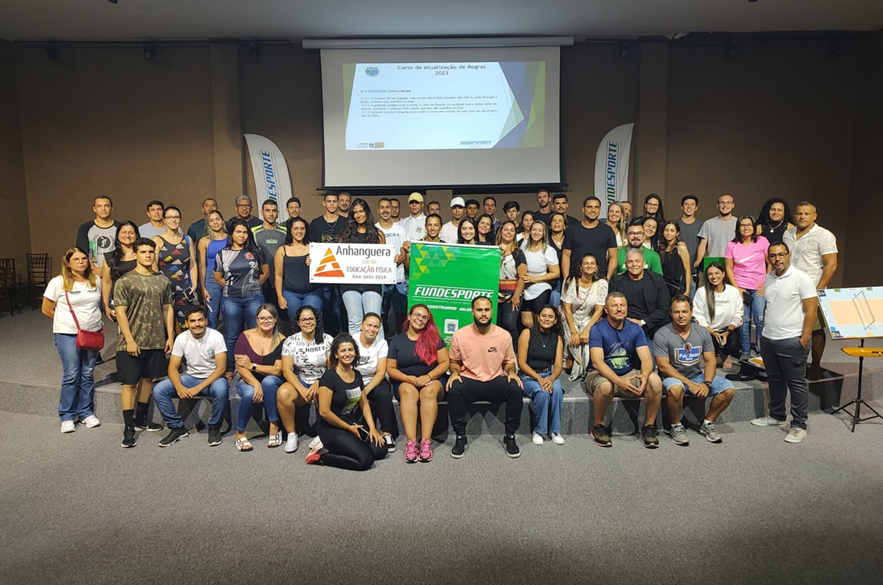 Curso em Nova Andradina atualizou profissionais sobre novas regras do vôlei
