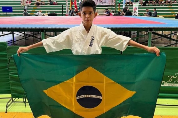 Aluno da Escola Sesi fatura medalhas de ouro em torneio de Karatê