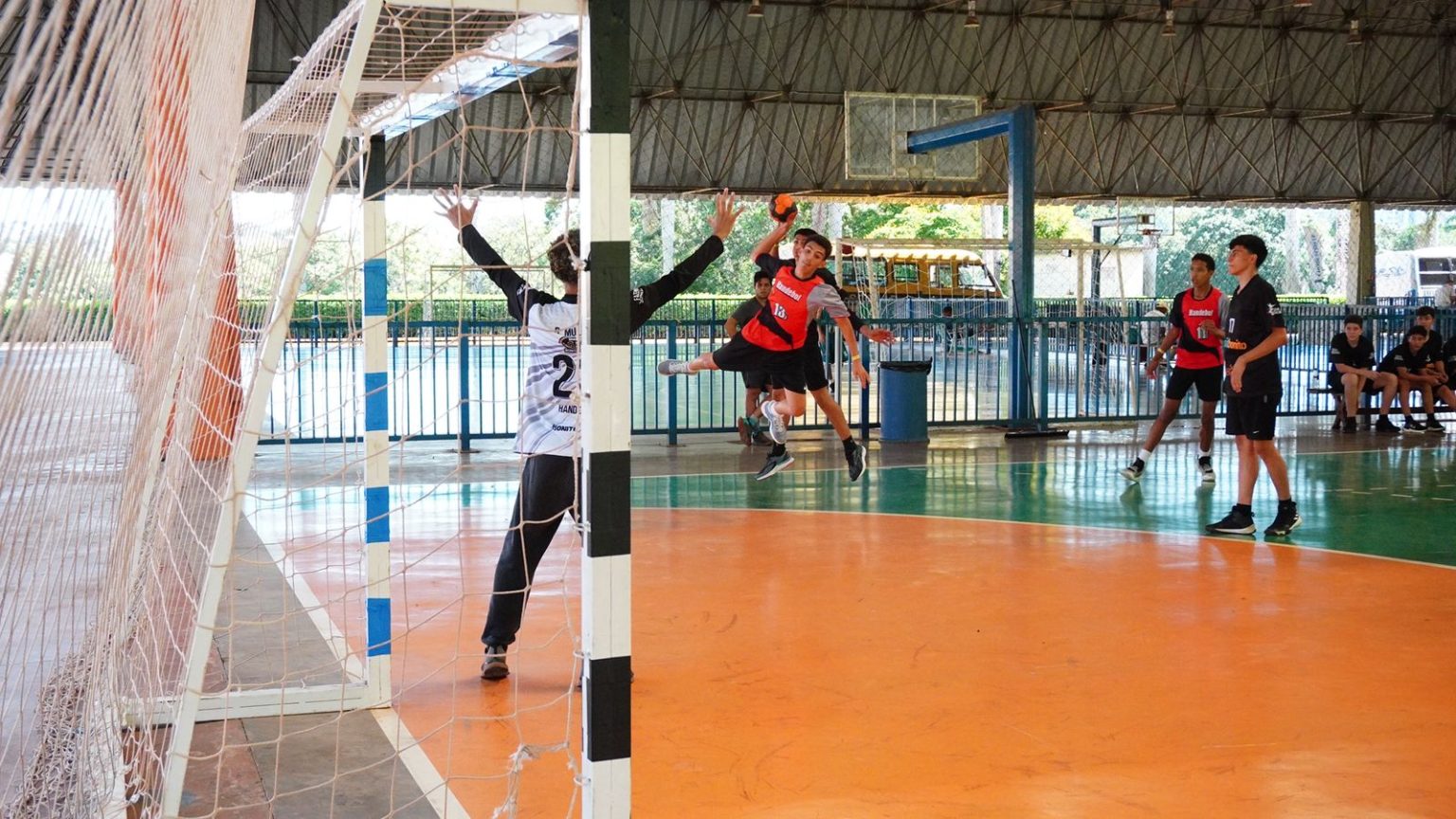 Etapa de basquete e handebol dos Jogos Escolares classifica equipes