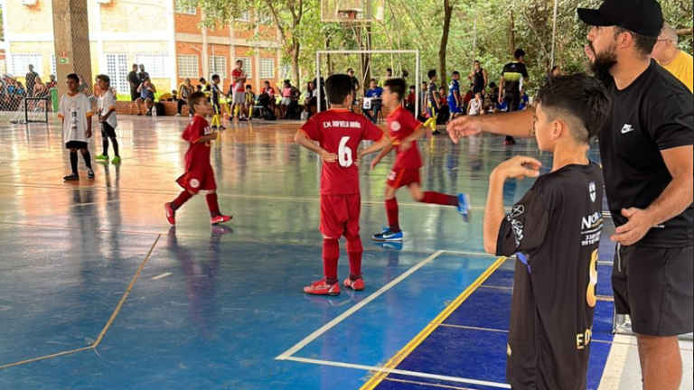 Festival de Minifutsal de escolas reúne quase 500 participantes