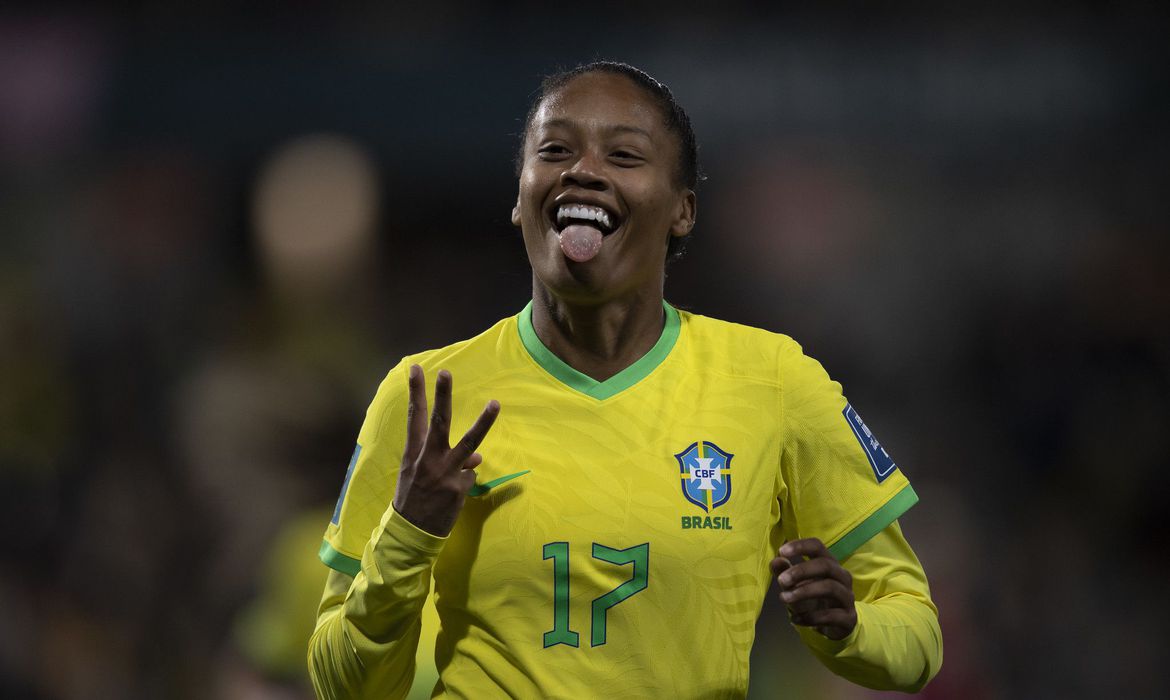 Com show de Ary Borges, Brasil faz 4 a 0 em estreia na Copa