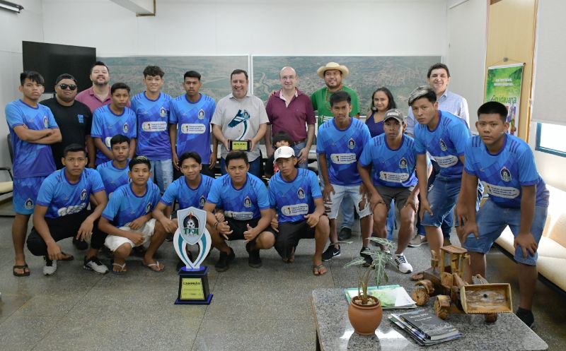 Prefeito recebe jovens de Aquidauana vencedores dos Jogos Indígenas