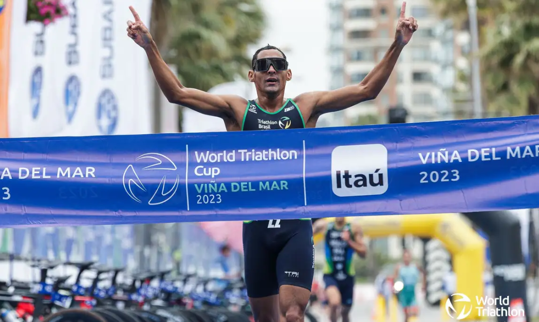 Brasil conquista dobradinha na Copa do Mundo de triatlo