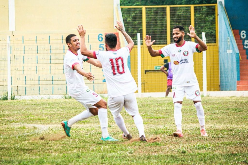 Portuguesa vence Náutico de virada e retoma liderança da Série B