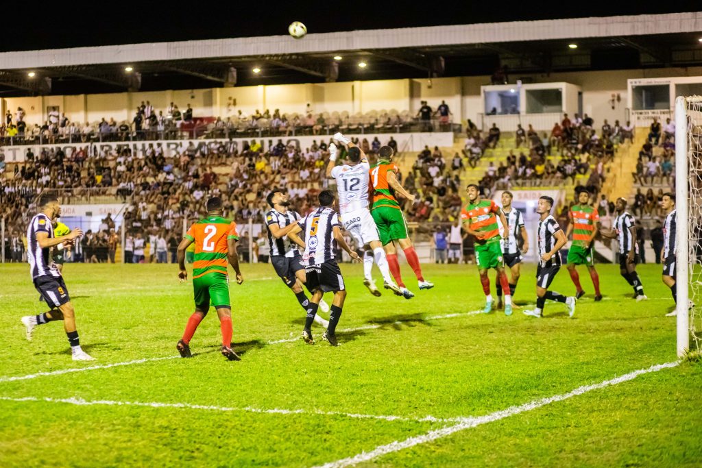 Portuguesa e Corumbaense decidem título da Série B no domingo