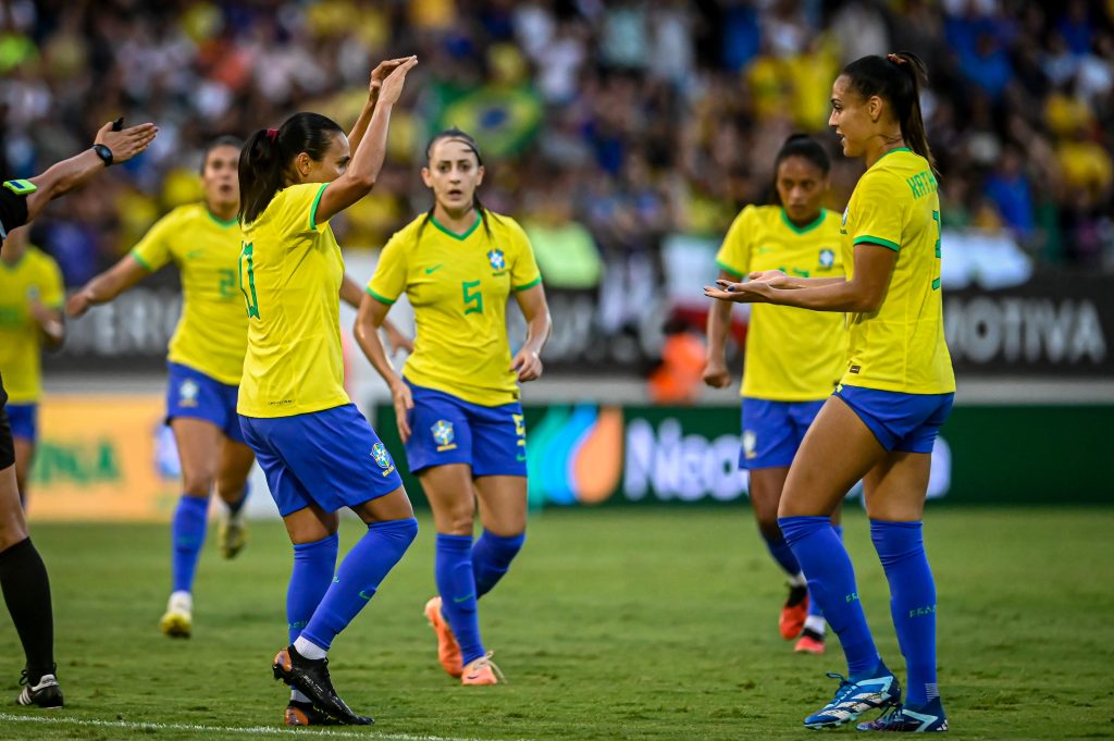 Com direito a gol de Marta, Brasil encerra 2023 vencendo a Nicarágua