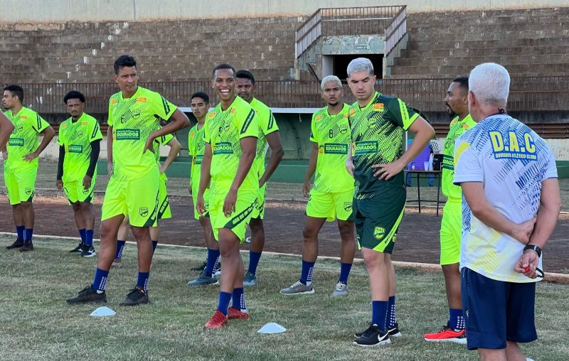 Dourados AC começa treinos para disputa do Sul-Mato-Grossense