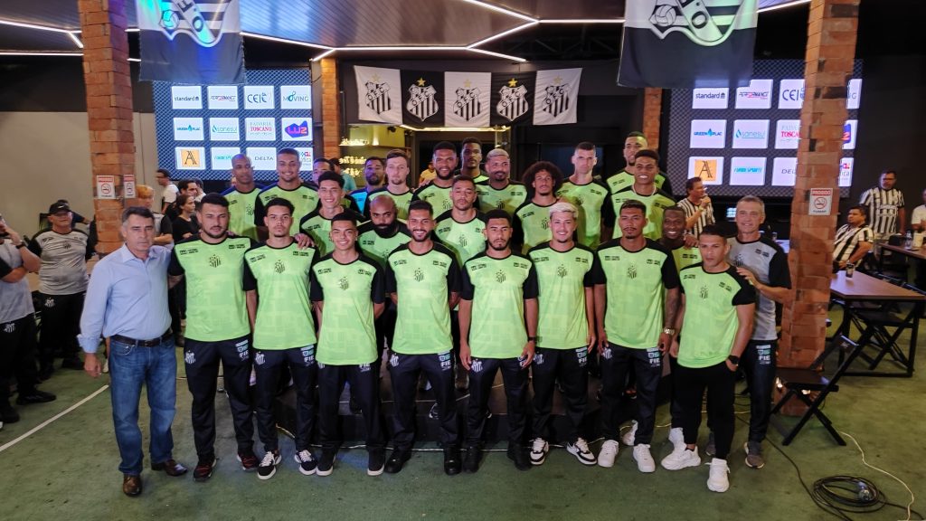 Operário apresenta elenco em evento com imprensa e torcedores