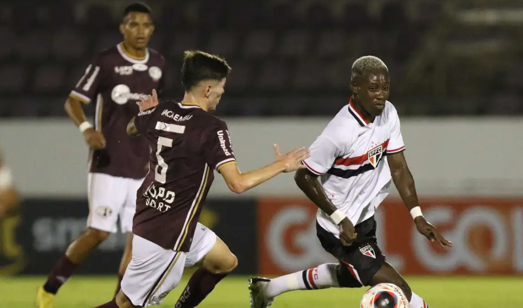 São Paulo vence Ferroviária e mantém vivo sonho do penta na Copinha