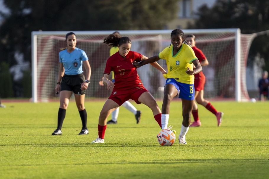Heloísa, Larissa e Kaylane celebram a emoção do 1° gol pela Seleção Sub-17