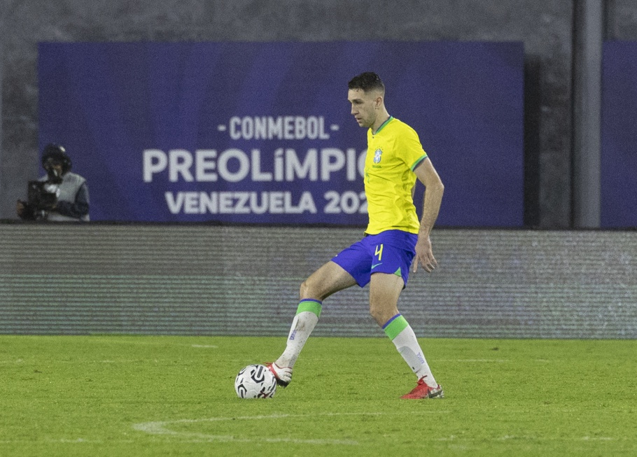 Arthur Chaves prega respeito à Seleção Brasileira