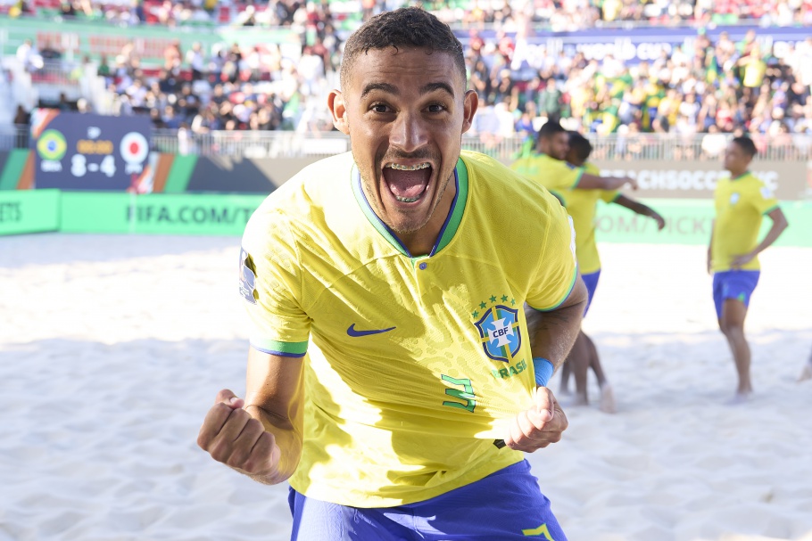 Brasil goleia Japão e avança à semi da Copa do Mundo de Beach Soccer