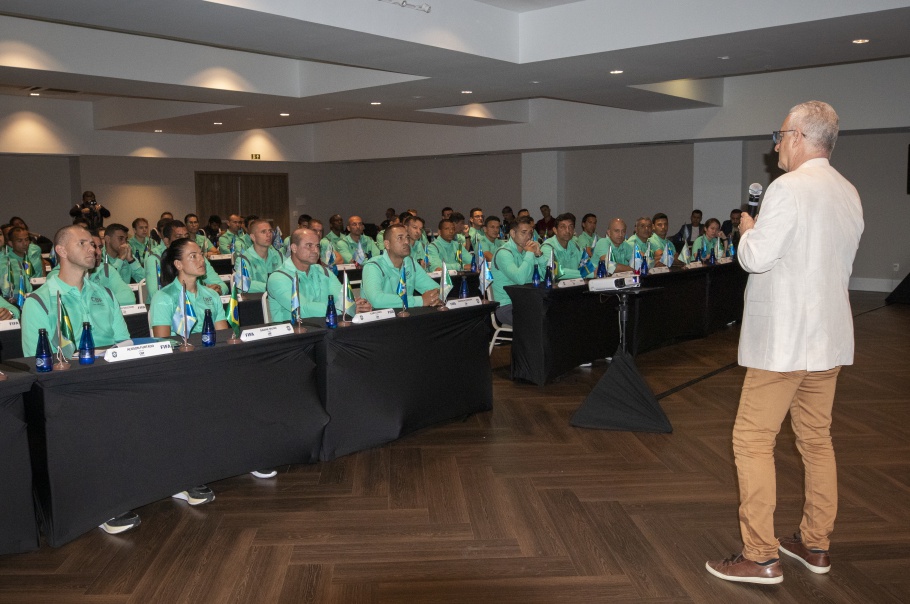 Dorival Júnior realizou palestra para árbitros