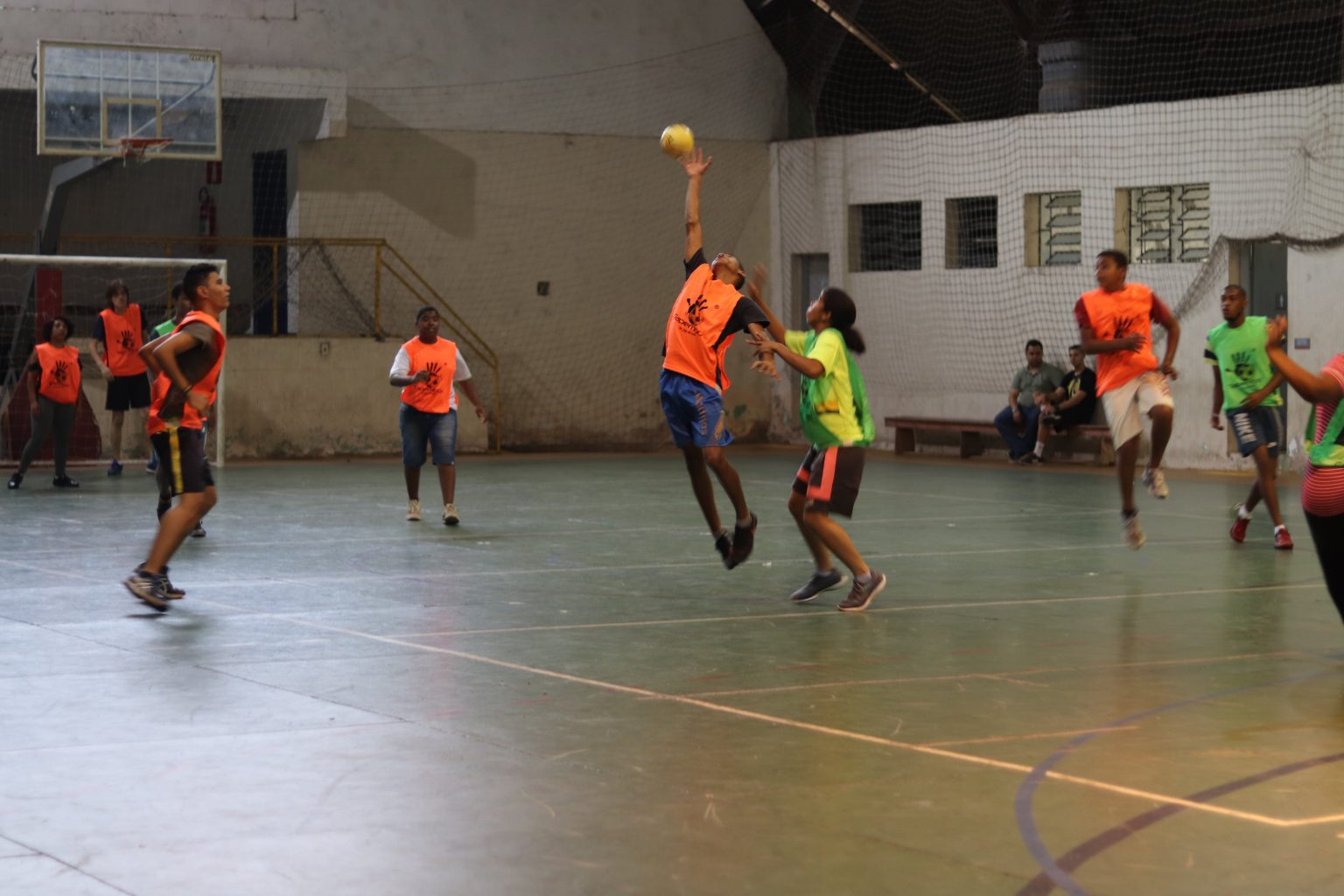 Workshop ensina ‘tapembol’ esporte original de Brasil no próximo domingo
