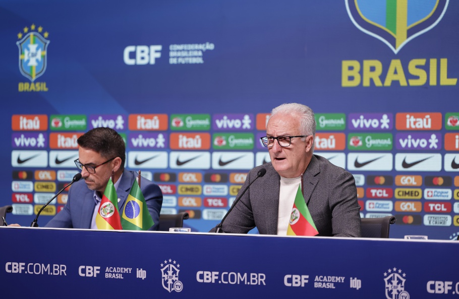 Dorival Júnior viaja para observar jogos dos times paulistas