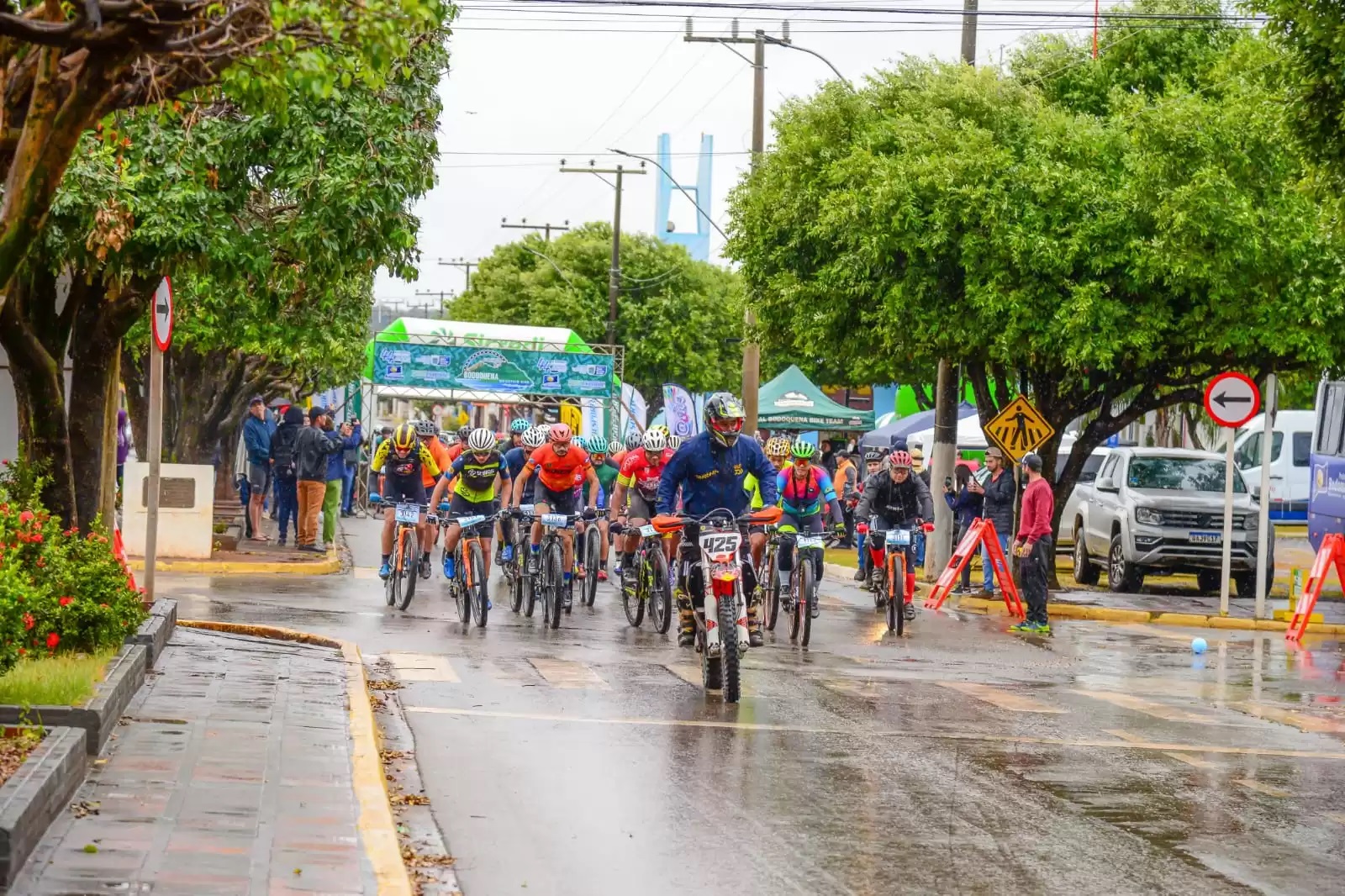 Atleta da Escolinha Municipal de Ciclismo ganha destaque no Desafio de Bodoquena 